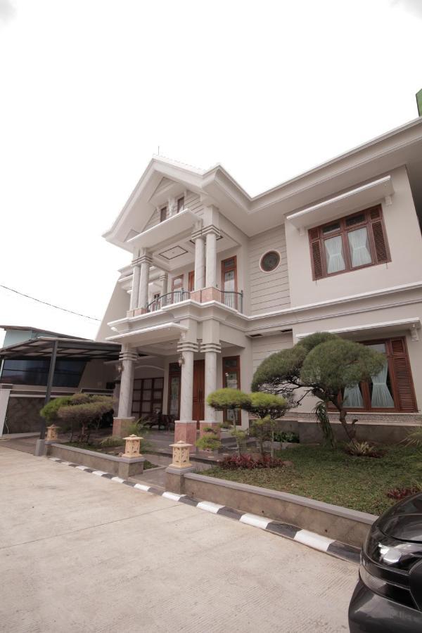 Stay Inn Pasteur Bandung, Husein Sastranegara Airport Exteriör bild